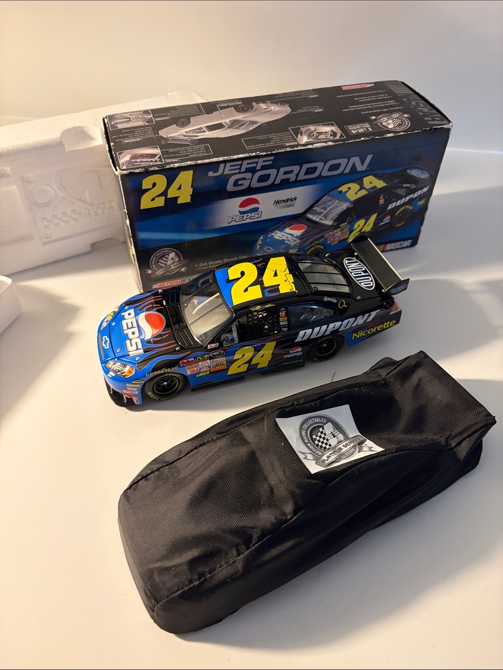 Jeff Gordon #24 Die-Cast NASCAR Toy Car - Pepsi / DuPont Design (Blue/Yellow)